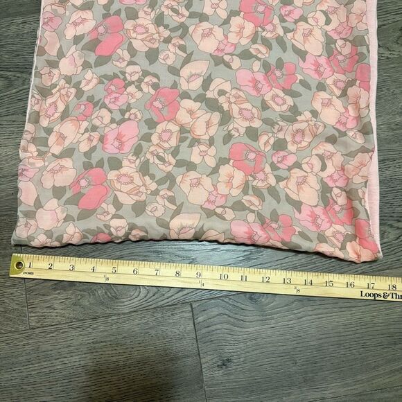 Infinity Scarf Pink Gray Floral Design. - Picture 9 of 10